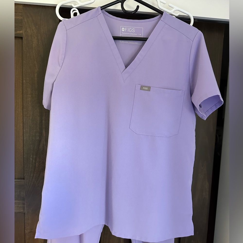 Figs lilac scrub set - LIKE NEW